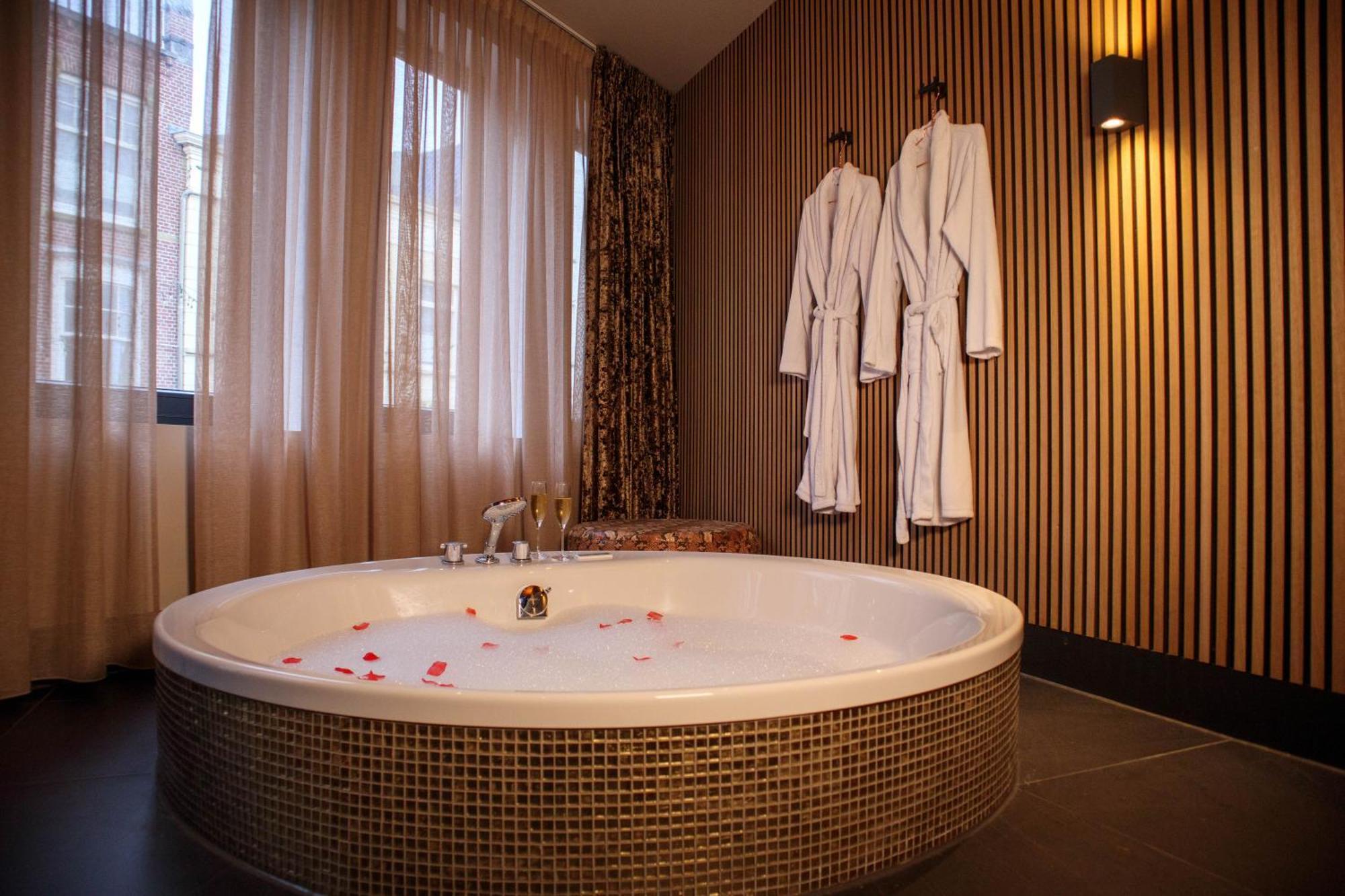 Manzo's Hotel 4*