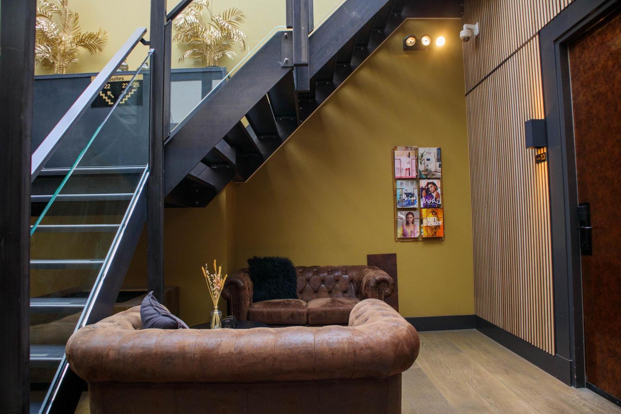 Manzo's Hotel